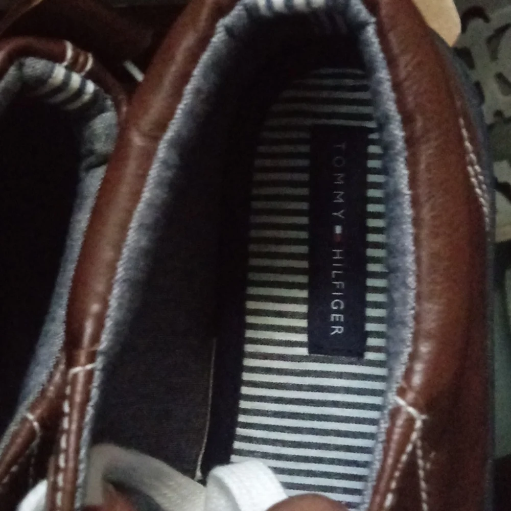 NWT Hilfiger flat - Picture 2 of 7